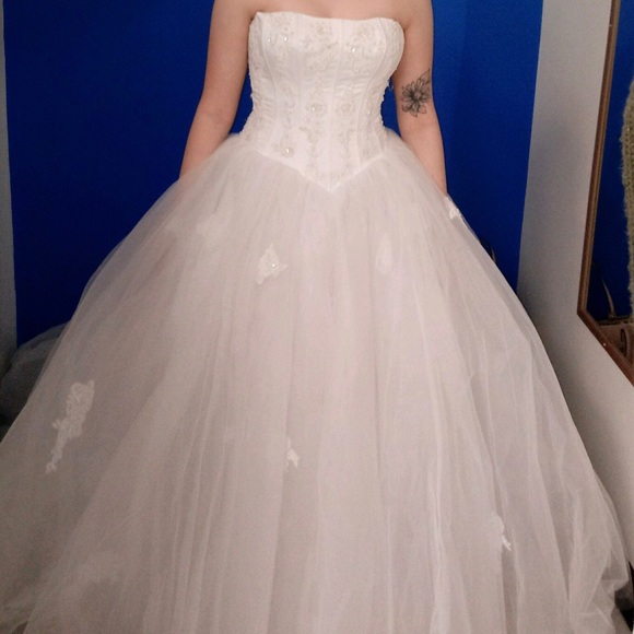 Oleg Cassini Dresses & Skirts - Wedding Dress Oleg Cassini Dresses & Skirts - Wedding Dress